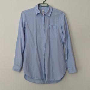 Aritzia Babaton blue button down shirt